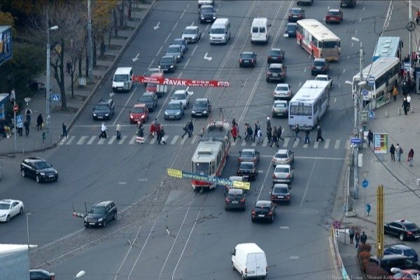 Затор и ДТП на Волгоградском проспекте: как слабая инфраструктура и плохая организация движения усугубляют проблемы