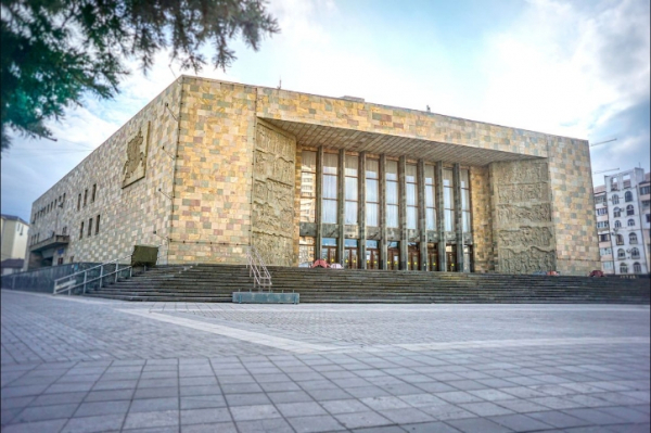 Малый театр и его чрезмерное увлечение Островским: Погоня за традицией или культурный застой?